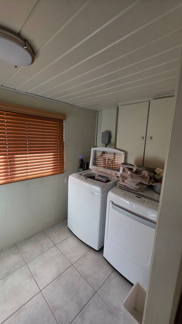 Building Photo - EAST SAC - FURNISHED