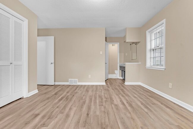 Building Photo - 5304 Haleville Rd