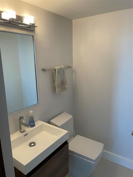 Building Photo - 6365 Collins Ave