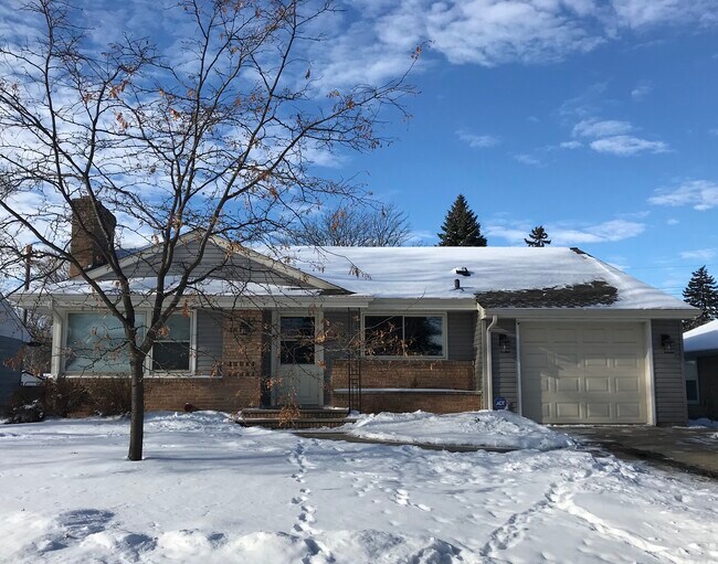 Primary Photo - 6104 Elliot Ave