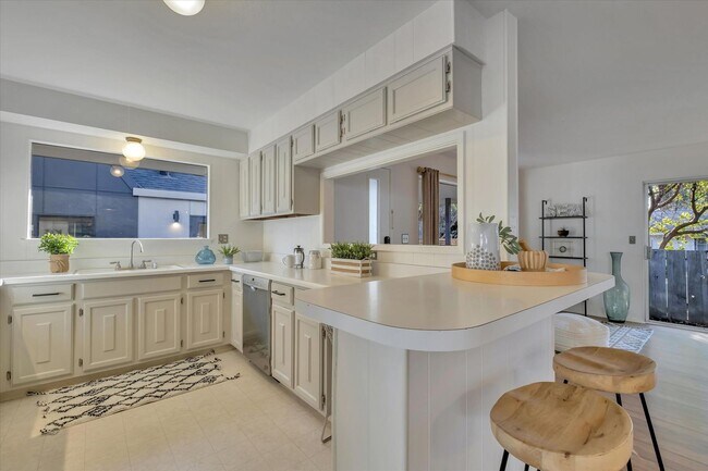 Building Photo - 103-119 Darlington Lane