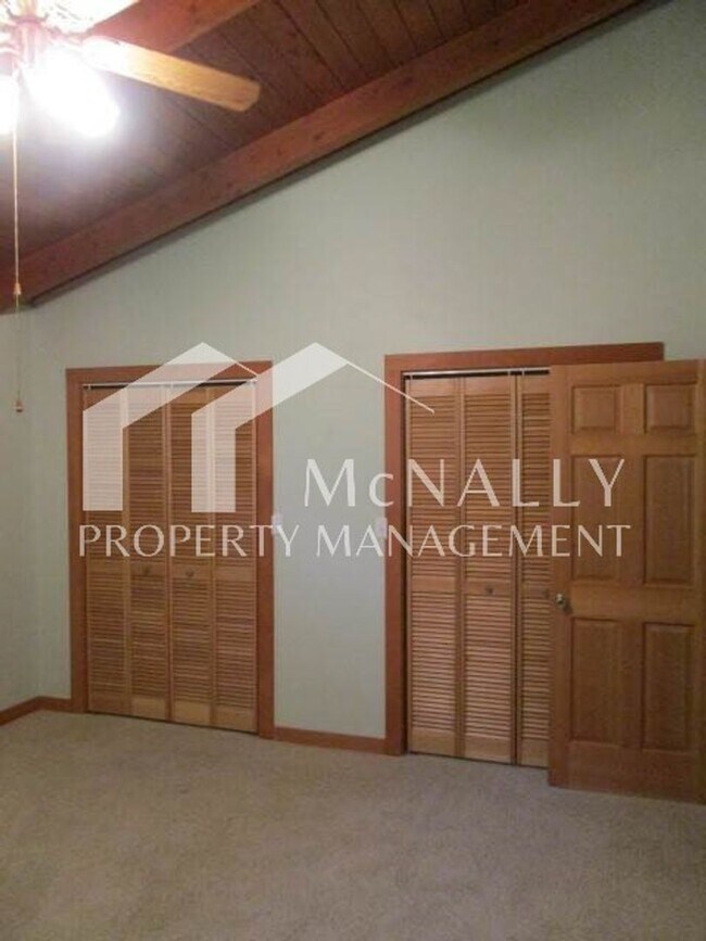 Building Photo - Craftsman Home with Detached 2-Car Garage Near Uptown & Narrows Bridge