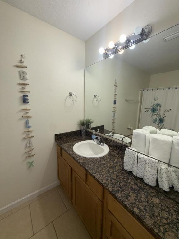 Building Photo - 1131 Century Oaks Dr