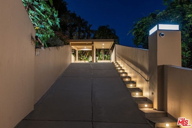 Building Photo - 8825 Hollywood Blvd