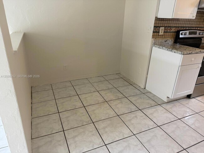 Building Photo - 728 SW 7th St