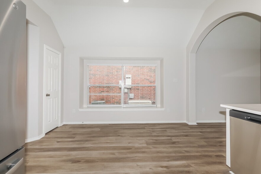 Building Photo - 2439 Ligustrum Flower Dr