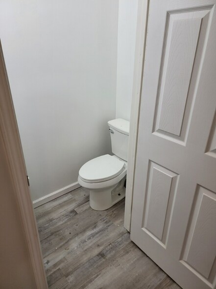 Building Photo - 362 E Hill St