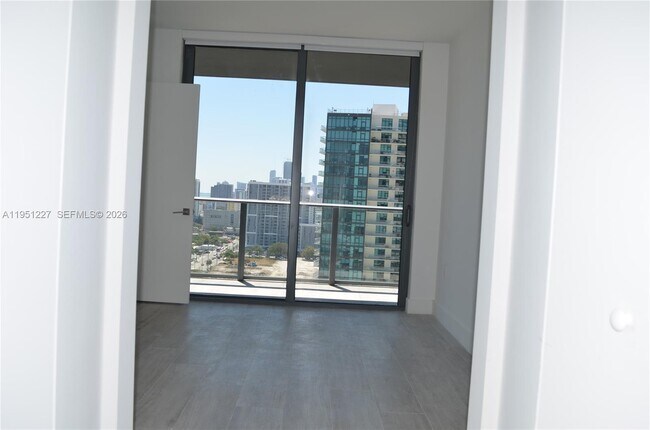 Building Photo - 121 NE 34th St