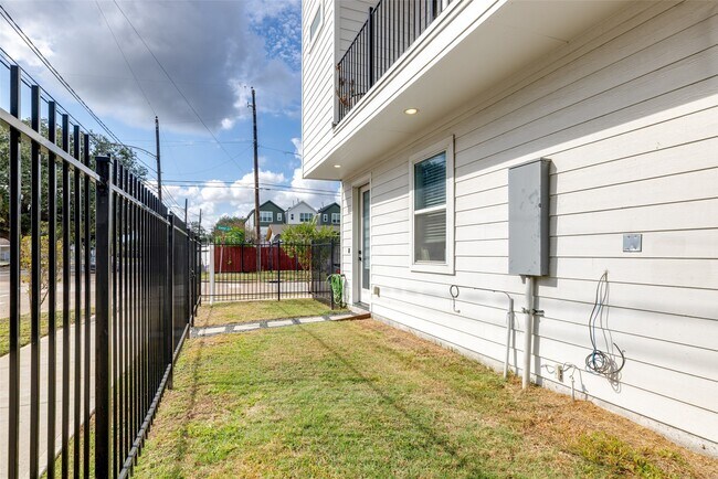 Building Photo - 4804 Gano St