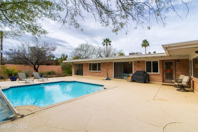 Building Photo - 3752 E Calle Guaymas