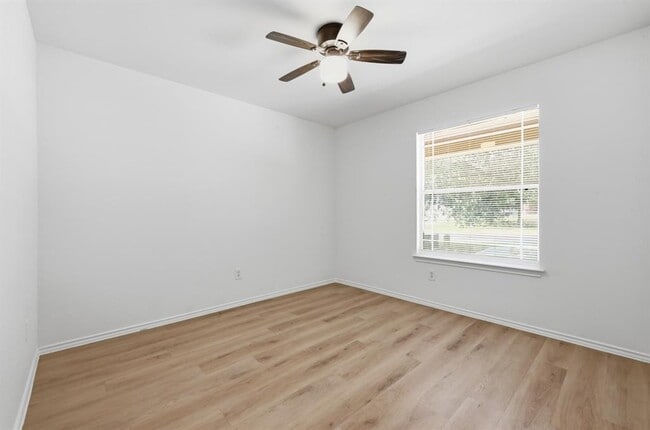 Building Photo - 123 Loon Lake Dr