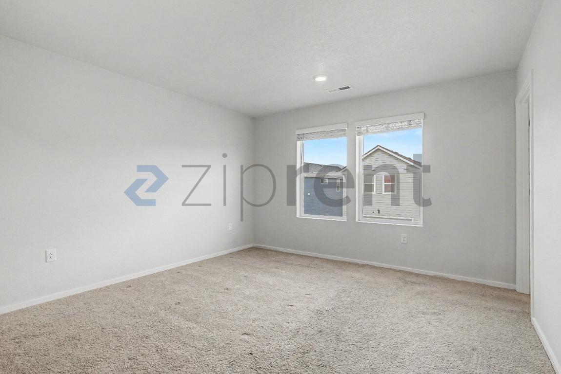 Building Photo - Unit