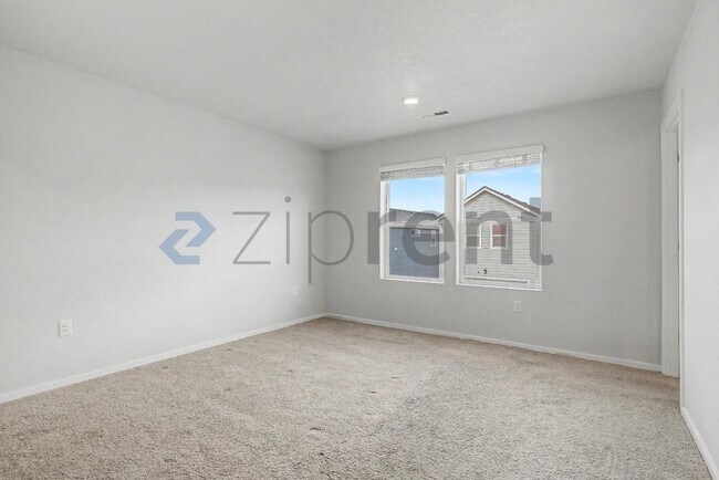 Building Photo - Unit