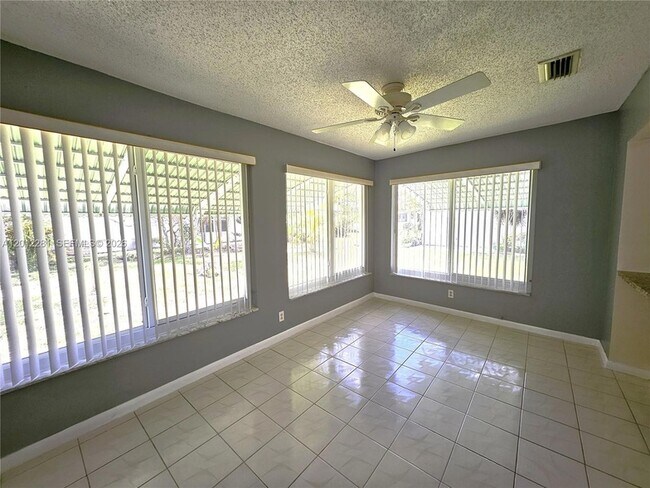 Building Photo - 1040 NW 73rd Terrace