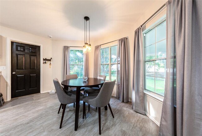 Building Photo - 1910 Ruthie Run