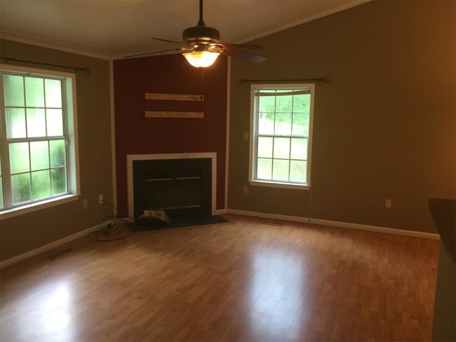 Building Photo - 137 Tulip Rd