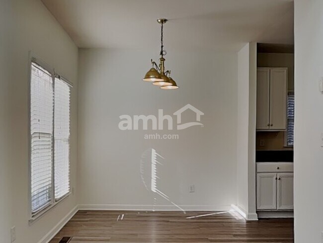 Building Photo - 1312 Ujamaa Dr