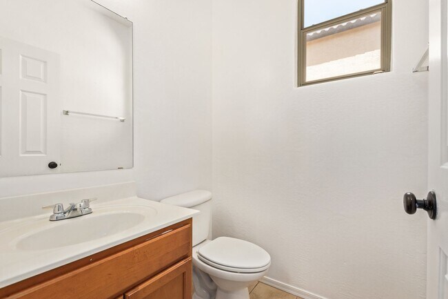 Building Photo - Gorgeous 3 bed/2 bath in Power Ranch!