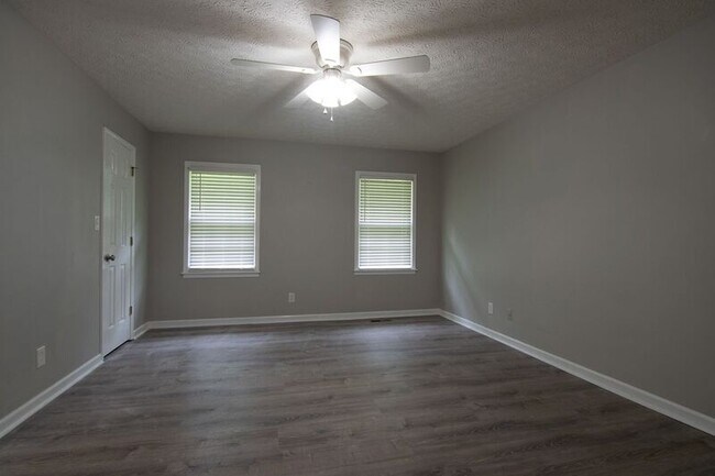 Building Photo - 1321 Crooked Creek Rd