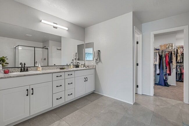 Building Photo - GORGEOUS TOWNHOME BUILT IN 2020 LOCATED IN A GATED COMMUNITY!