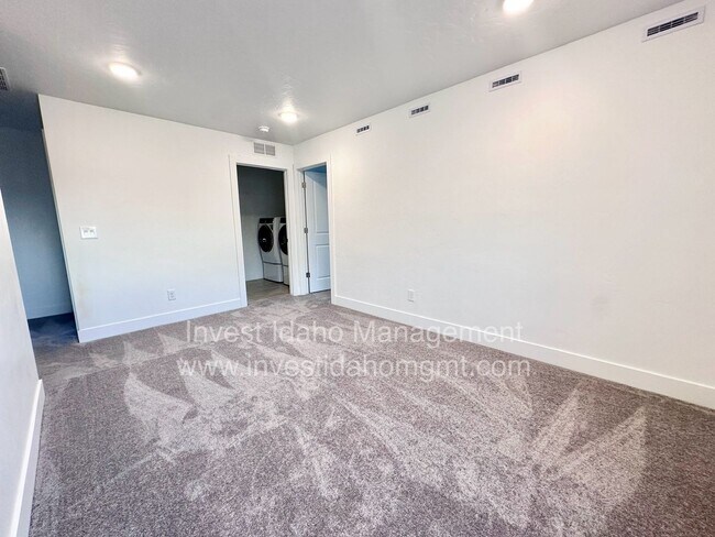 Building Photo - Luxury Townhome available now!
