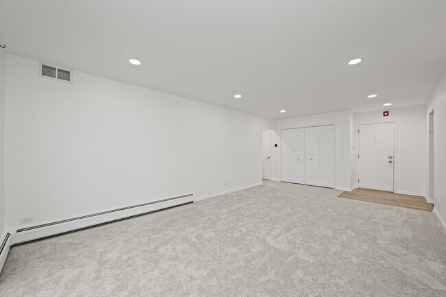 Building Photo - 715 Falcon Dr