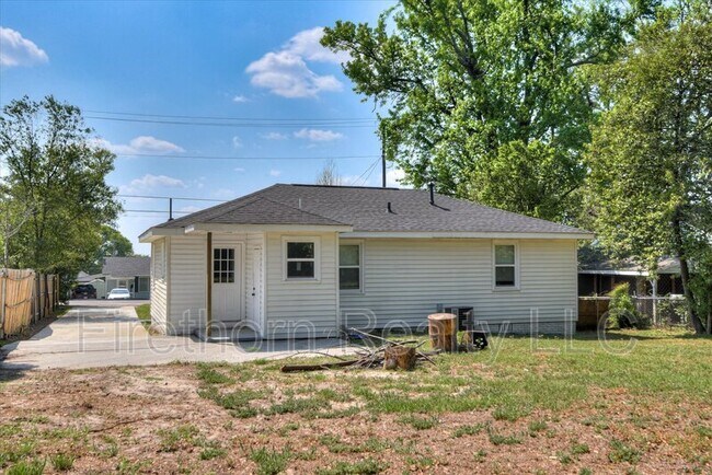 Building Photo - 1006 Skyview Dr