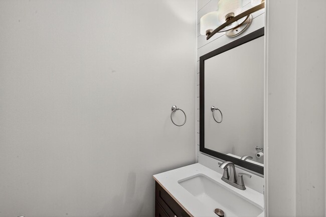 Building Photo - 205 Club Villa Dr W