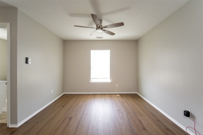 Building Photo - 7706 Eldergrove Ln