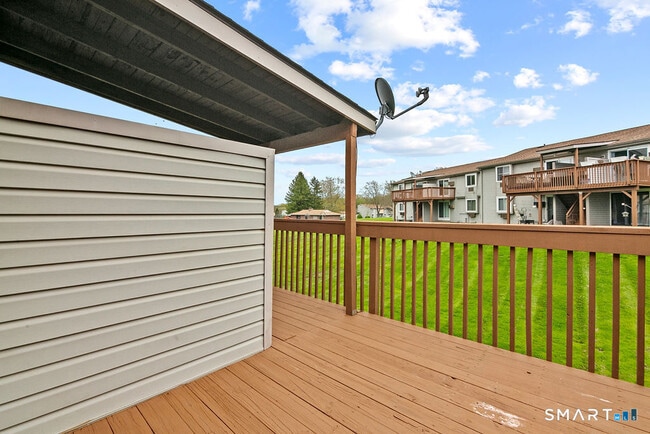 Building Photo - 35 Carillon Dr
