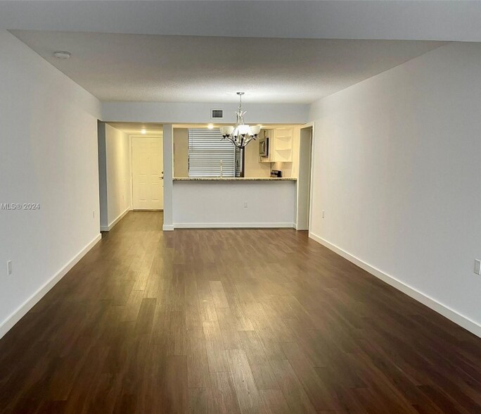 Building Photo - 1713 Whitehall Dr