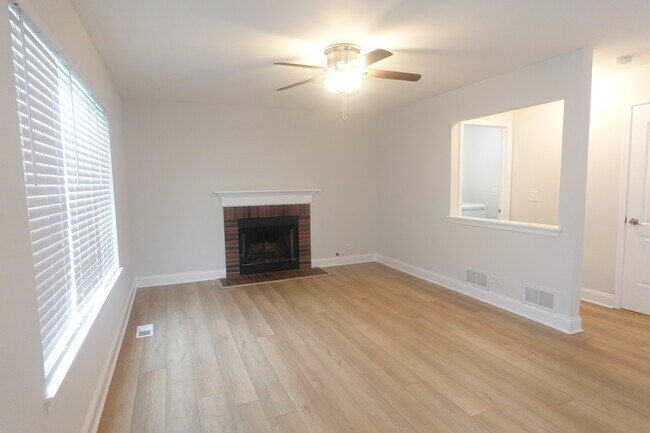 Building Photo - 337 S Arrowhead Ct