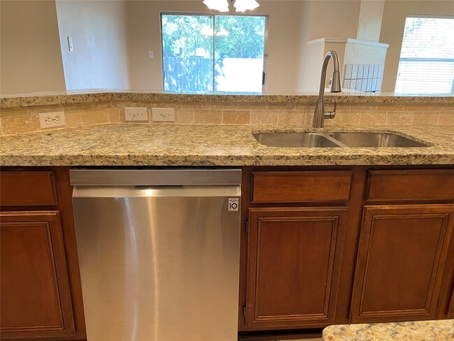 Building Photo - 4401 Egret Dr