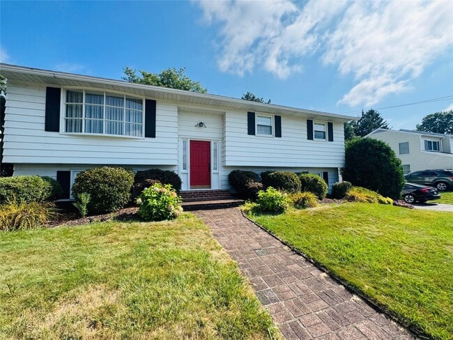 Primary Photo - 2715 Manhattan Dr