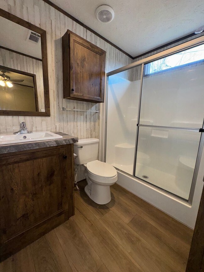 Building Photo - University Estates 63