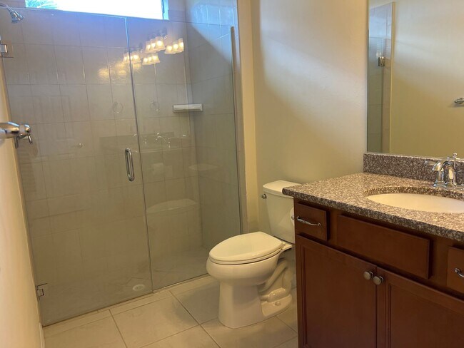 Building Photo - 2 bedroom, 2 bathroom attached villa home in Islandwalk!