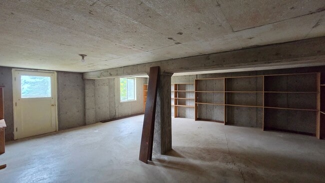 Building Photo - 411 Westview Dr