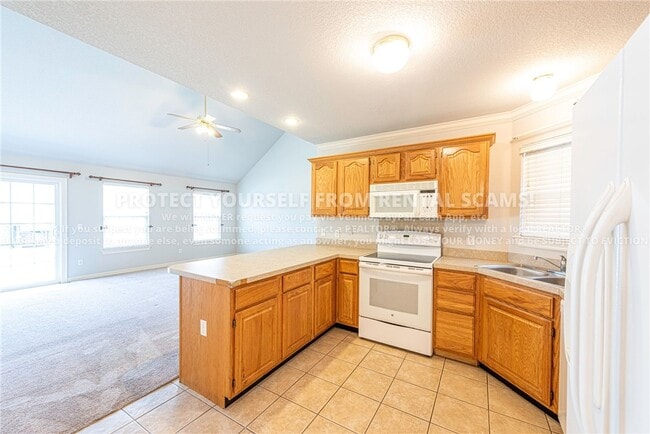 Building Photo - 245 Ravenwood Rd