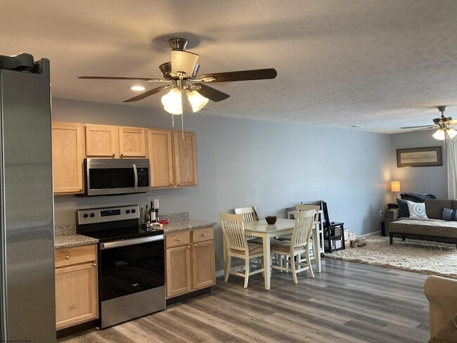 Building Photo - 802 Puzzle Pl