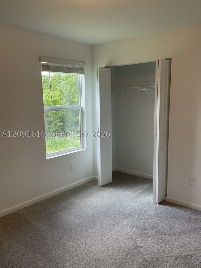 Building Photo - 5924 NW Fairfox Wy