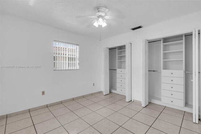 Building Photo - 4776 E 10th Ave