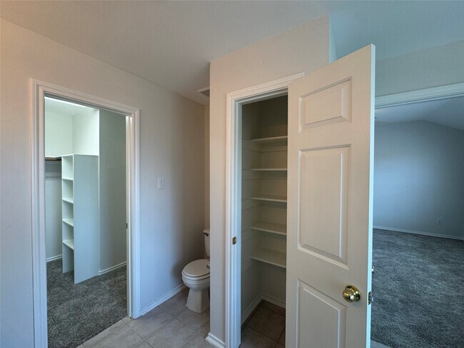 Building Photo - 5715 Vinemont Ln
