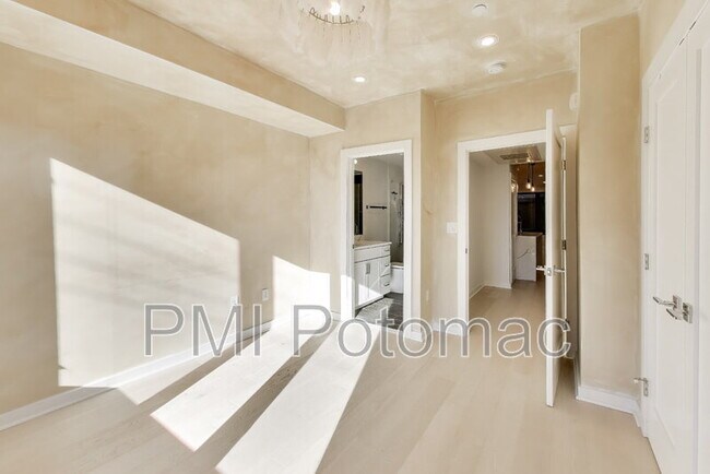 Building Photo - 531 Kennedy St NW