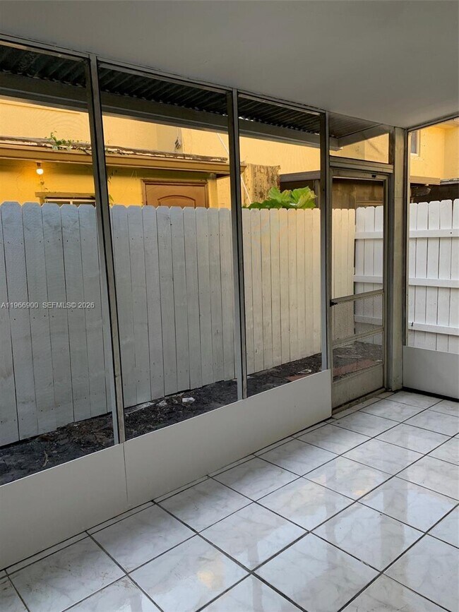 Building Photo - 6520 SW 41st St