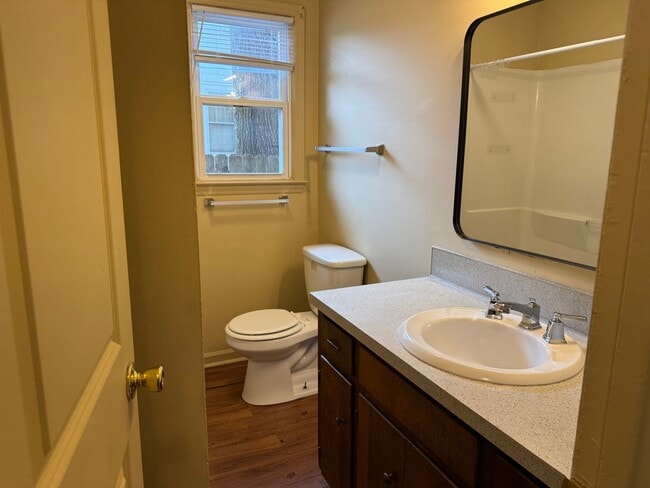 Building Photo - Updated Two Bedroom Apartment in Statesville