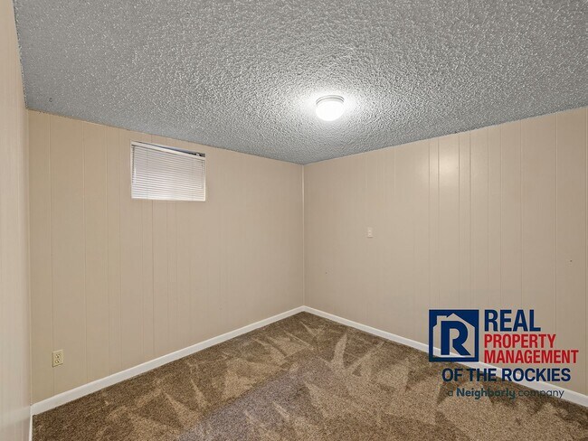 Building Photo - Recently Updated 4 Bed 3 Bath House in W. ...