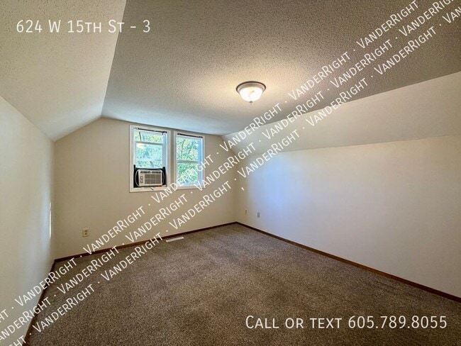 Building Photo - 624 W 15th St