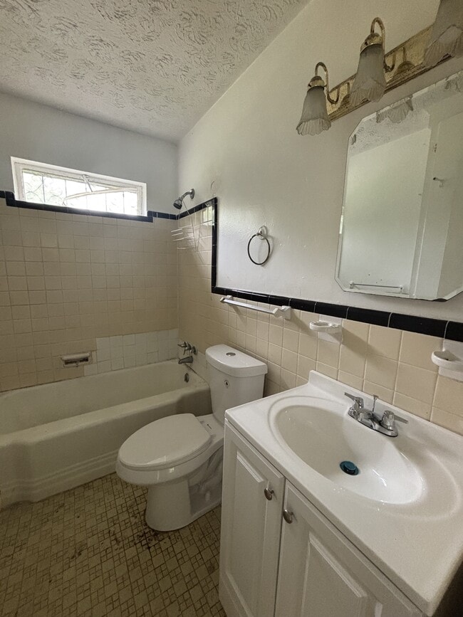 Building Photo - 763 Belvedere Dr