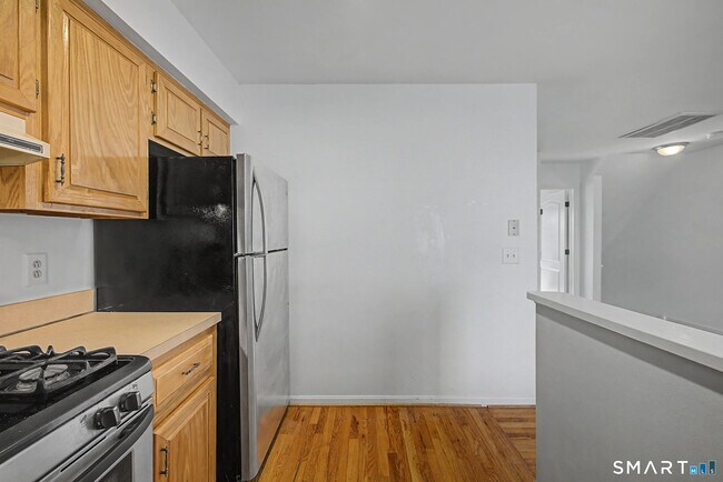 Building Photo - 7 Dean St