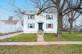 Building Photo - 610 Maple St